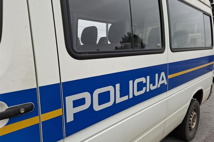 Slika /PU_VP/PRIOPĆENJA - VLASTITE ILUSTRACIJE/kombi 3.jpg